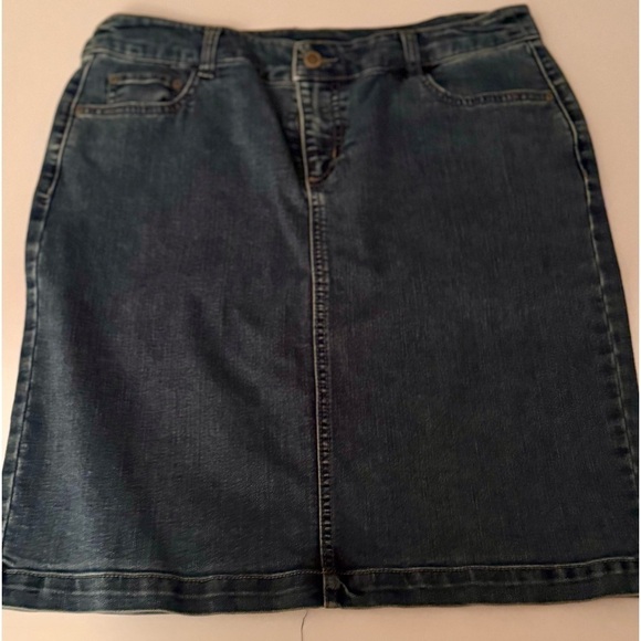 Charter Club Blue Denim Skirt size 8 - Picture 1 of 3
